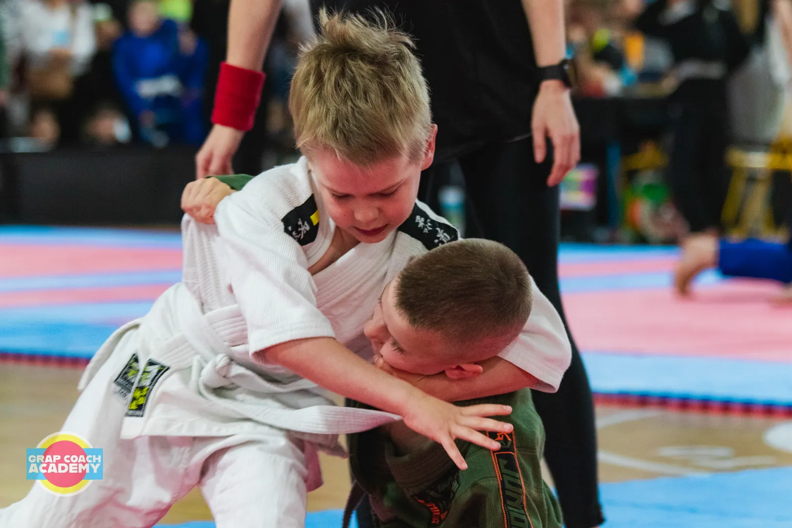 Dzieci ćwiczące karate na zajęciach Grap Coach Academy